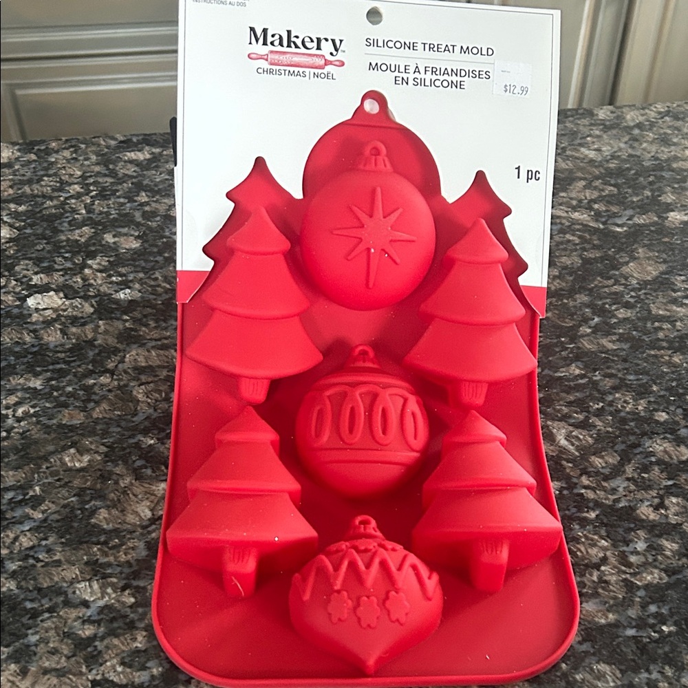 MAKERY SILICONE TREAT CHRISTMAS MOLD NWT